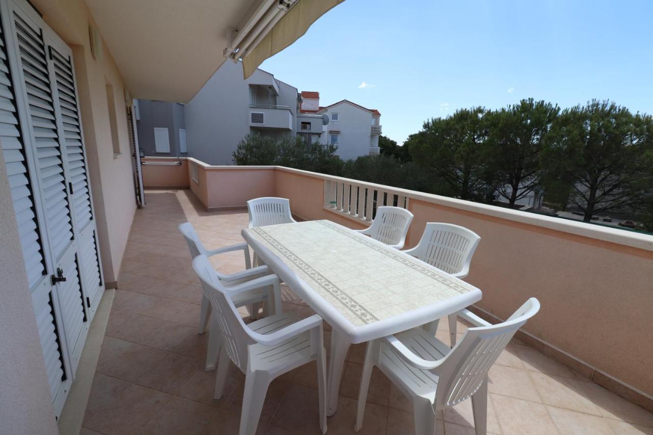 Apartment Dony - Ticic Novalja Exterior foto