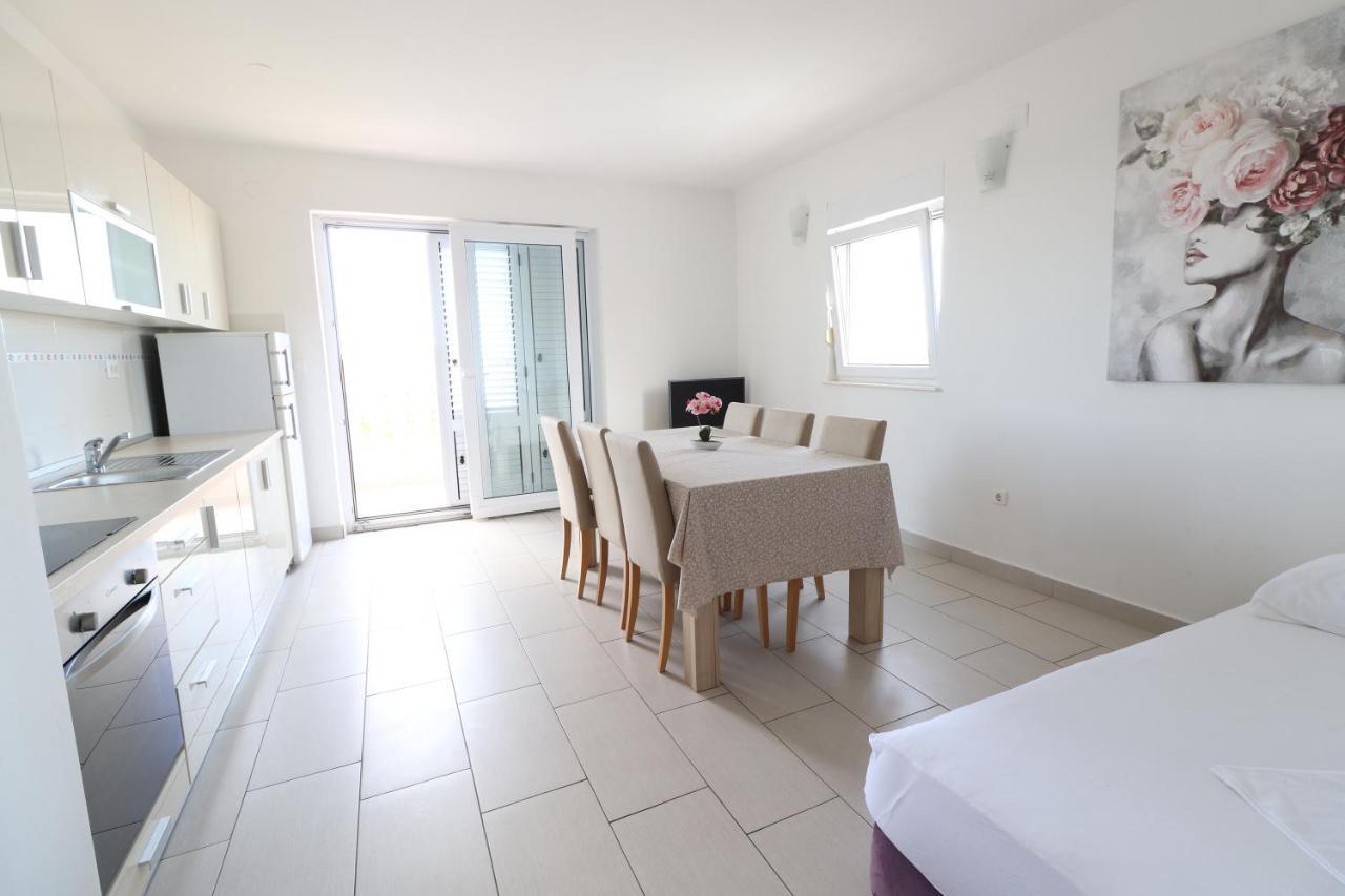 Apartment Dony - Ticic Novalja Exterior foto