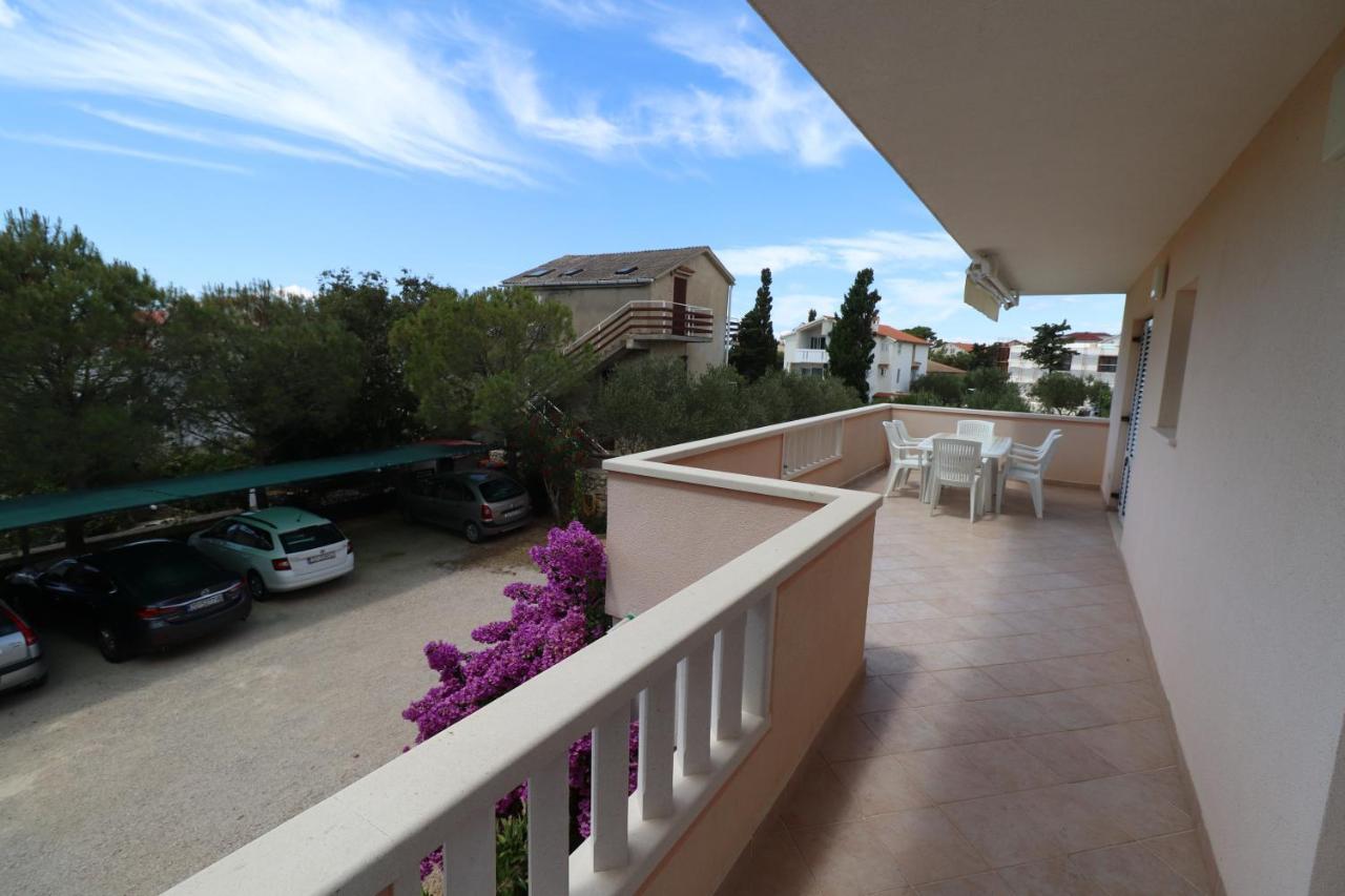 Apartment Dony - Ticic Novalja Exterior foto